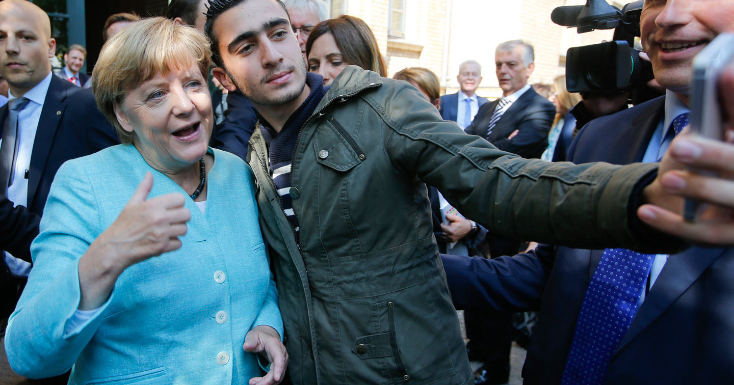 Сириец Анас Модамани: после фото с Меркель мне страшно выходить на улицу