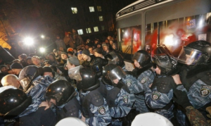 Майдан разгорается: из Донбасса в Киев едут вооруженные до зубов АТОшники
