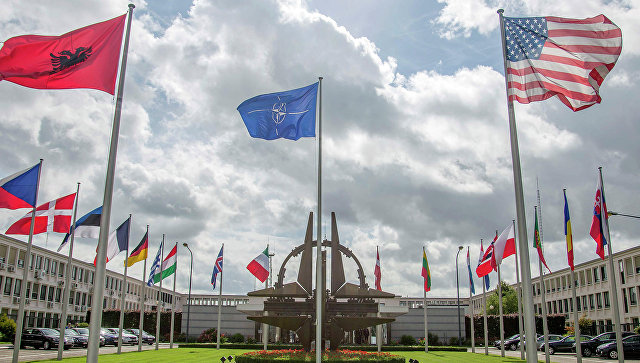НАТО следит за усилением влияния России на Балканах