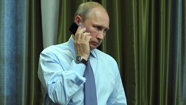 Путин обсудил с Меркель по телефону обострение ситуации на Украине