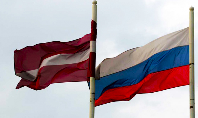 Русские латыши умоляют спасти Прибалтику: "нас считают нелюдями!"