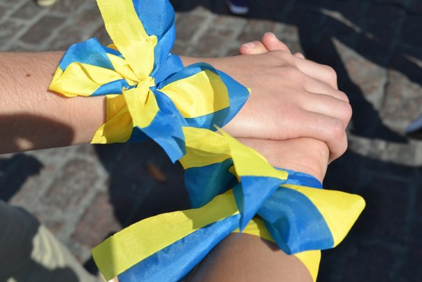Патриоты Украины получили по щам за свои заслуги перед родиной
