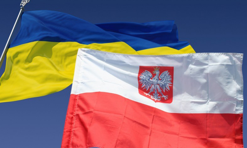 Польша закрыла на Украине свои консульства