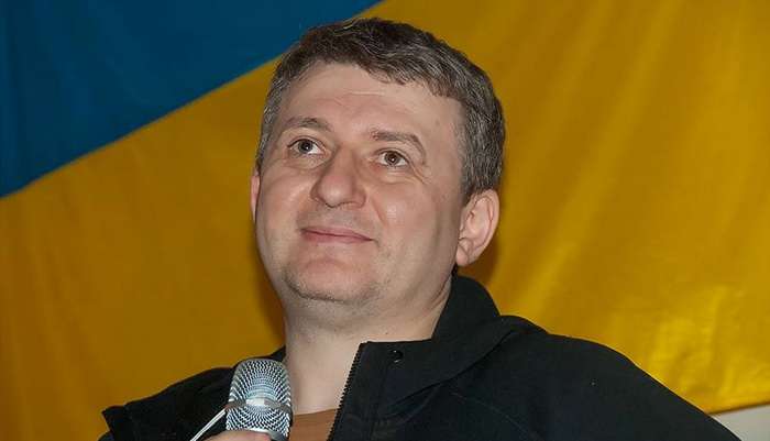 Юрий Романенко о феномене украинских политиков: "Сразу под стол"