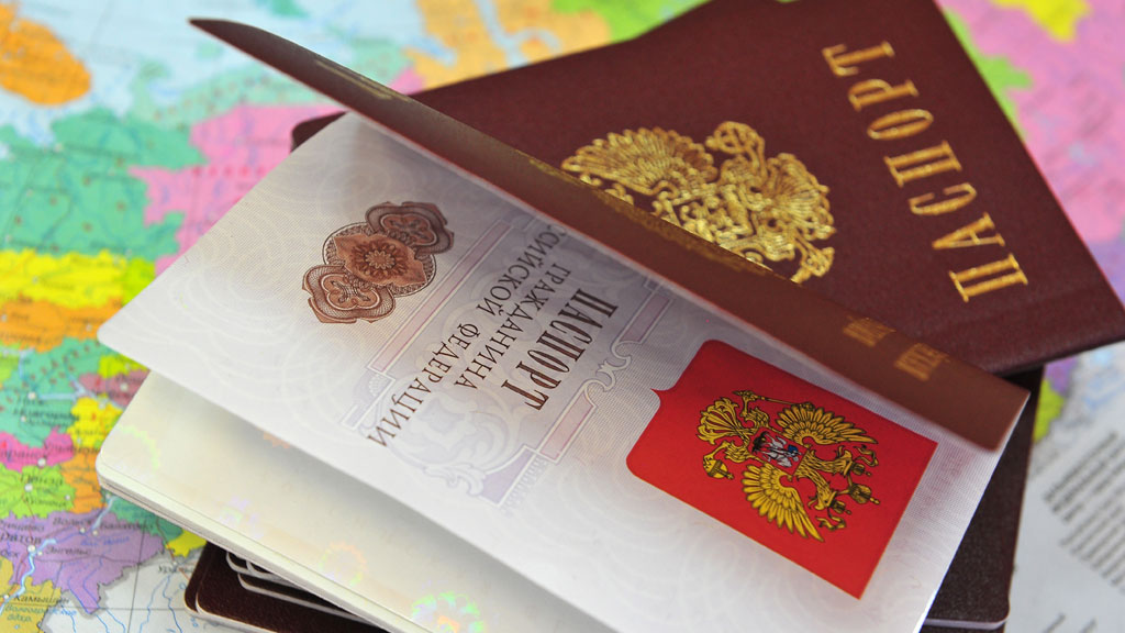 Правильно ли это – раздать российские паспорта всем рождённым в СССР?
