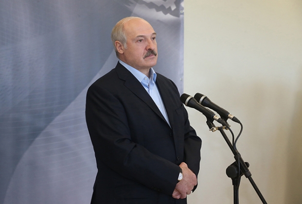 Лукашенко начал «информационную войну» – в кого летят осколки?