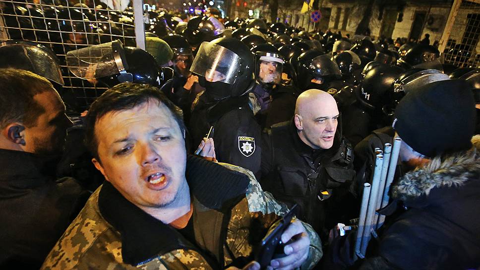 Блокада Порошенко: как изоляция Донбасса провоцирует кризис на Украине