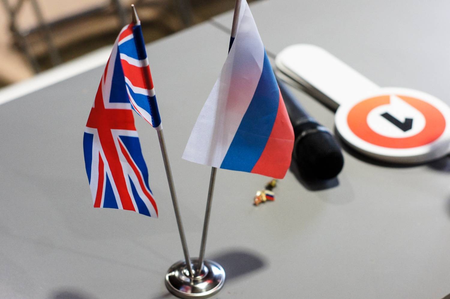 Парламент Великобритании требует восстановления диалога с Москвой