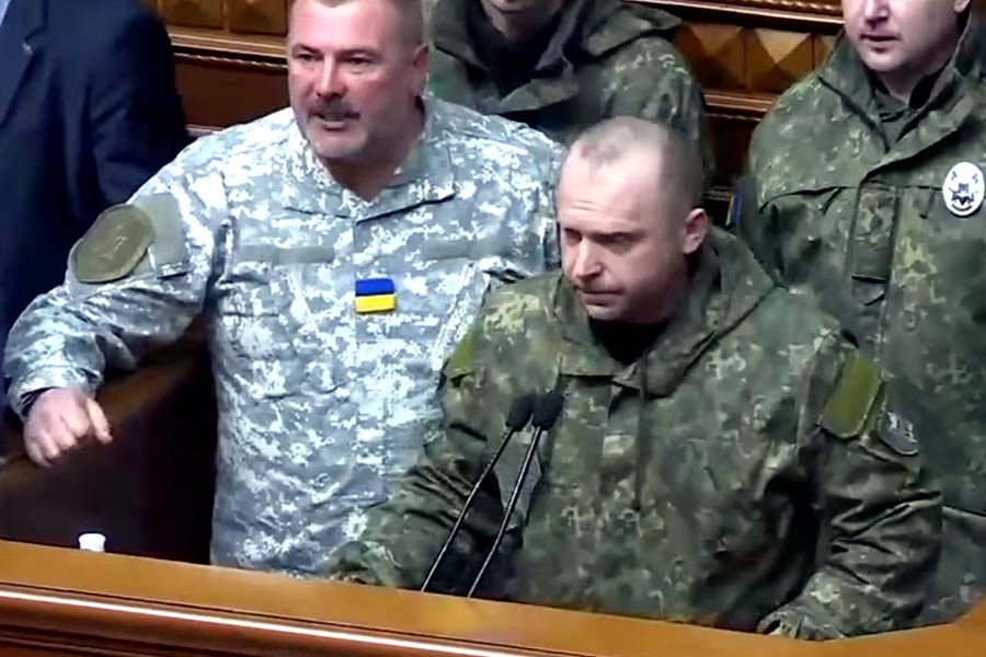 Утренним захватом Рады руководил бывший ополченец ДНР