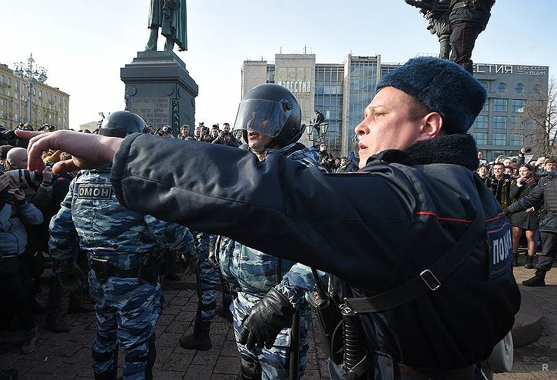 Навальный в СИЗО, США осудило аресты на несанкционированных митингах