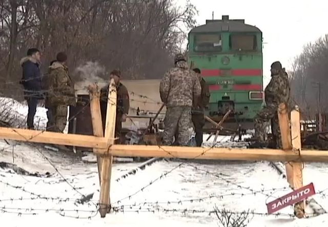 Блокада Донбасса: Блокадников бьёт полиция, Семенченко с Парасюком в бегах