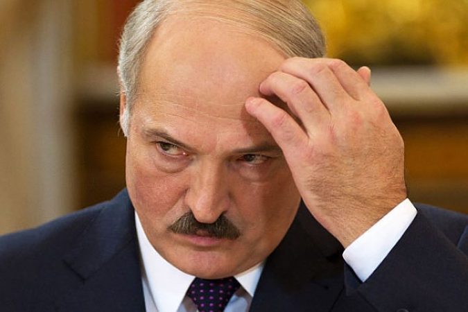 Патовая ситуация: как Лукашенко отрезал страну от Европы и России?