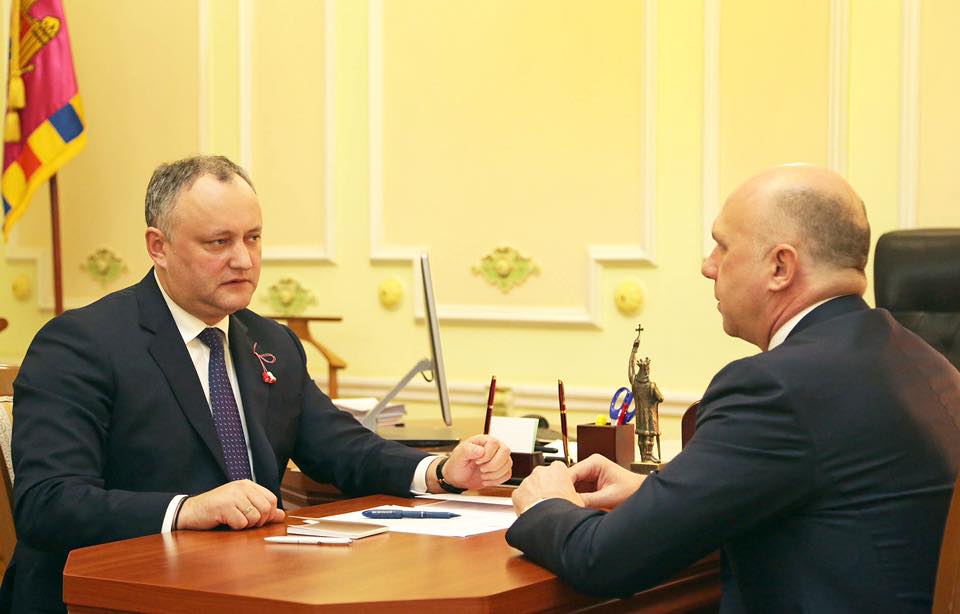 В Молдове президент и премьер сошлись в лобовую при выборе пути