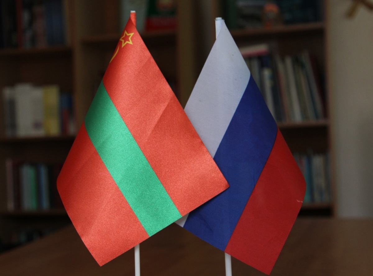 В Приднестровье решено использовать флаг России наравне с флагом ПМР