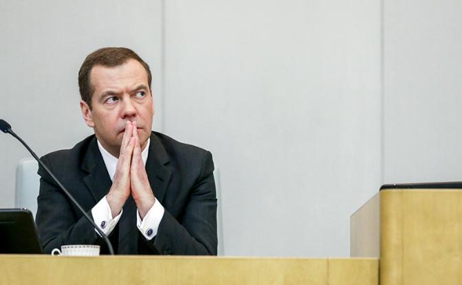 Для полного счастья россиянам нужна отставка Медведева