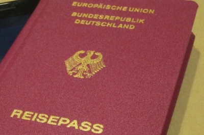 Скакуны спешно меняют паспорта с тризубом на немецкие аусвайсы