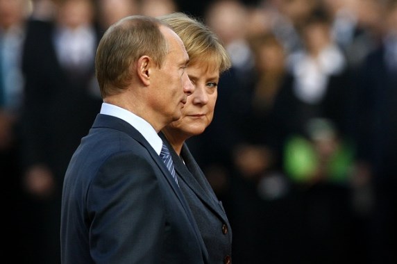 Меркель едет к Путину, чтобы «предотвратить худшее»