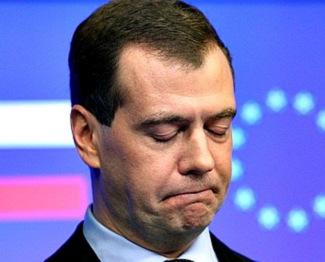 Не забудет и не простит! Что если опальный Медведев вновь вернется в силу?
