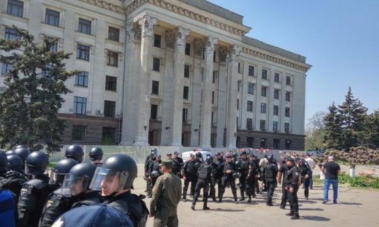 Из-за сообщения о взрывчатке в одесском Доме Профсоюзов эвакуируют людей