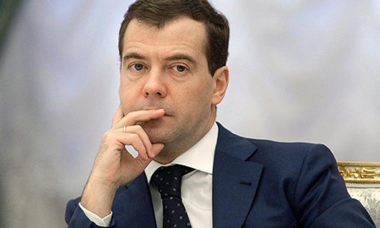 Стало известно, зачем Медведев приехал в Смоленск, сам управляя поездом