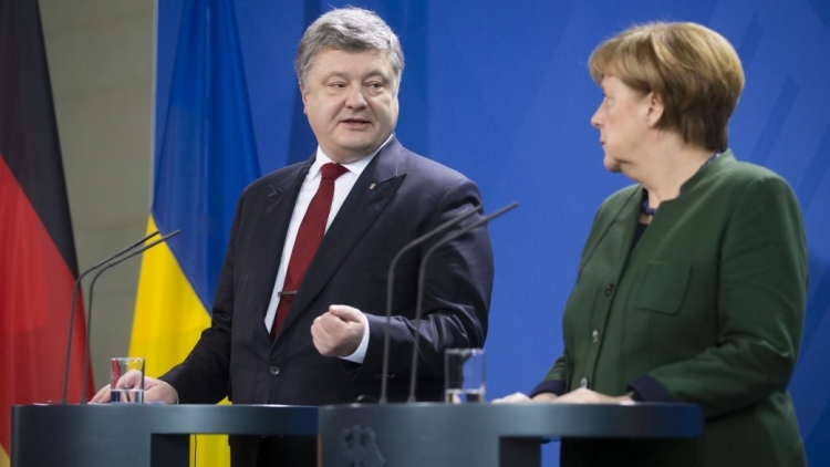 Меркель смогла заставить Порошенко разговаривать на русском языке