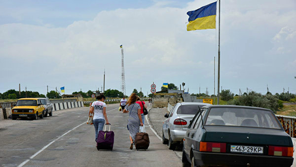 Украинцы «накинулись» на приезжих крымчан: «Валите с Европы в свою Рашку»