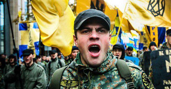Украинские боевики со свастикой вышли на антироссийский митинг в Мариуполе