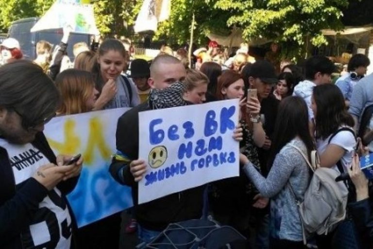 «Онижедети» уже хотят свергнуть Порошенко за запрет российских соцсетей