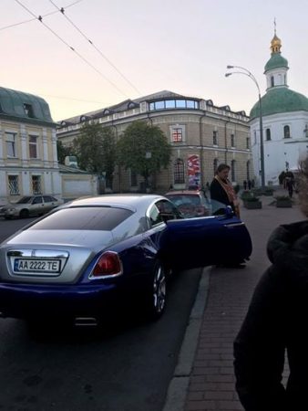 Пользователей соц.сетей возмутил киевский священник на Rolls-Royce