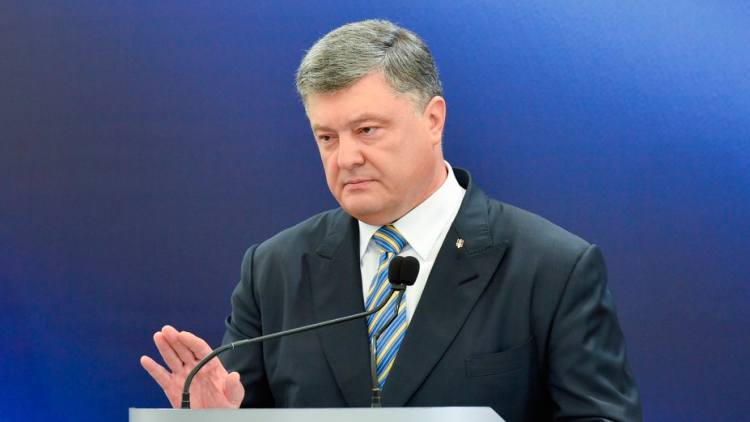 Порошенко пообещал устроить трудности украинцам с российскими паспортами