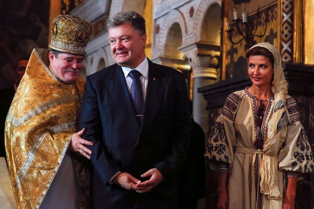 Кому торит дорогу на Украину президент Порошенко?