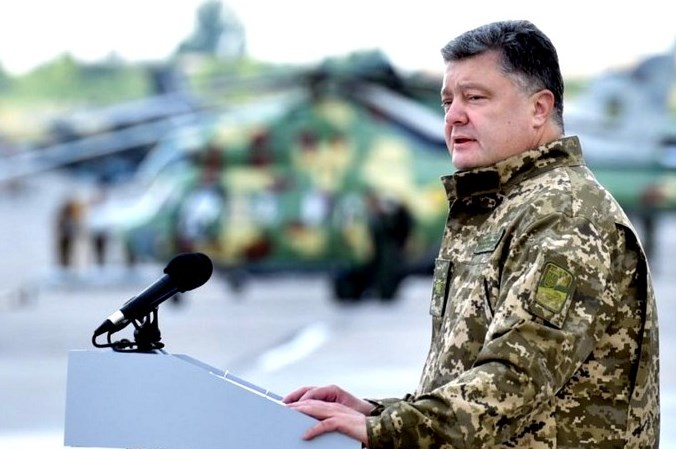 Порошенко в США согласовывает введение военного положения на Донбассе