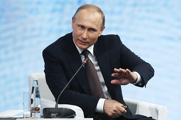 Путин намекнул журналистке о своём прошлом: «Подслушивать нехорошо»