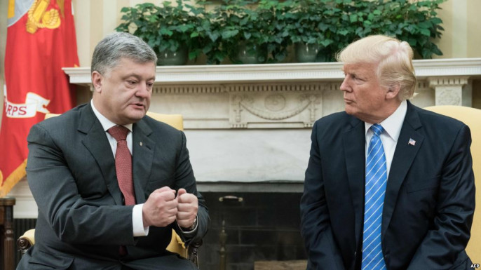 Украинский громоотвод для России: как Трамп использовал Порошенко?