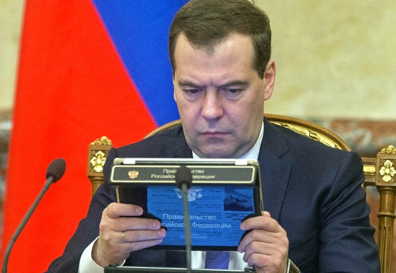 Сигнал от Медведева: В отставку не собираюсь, не дождетесь