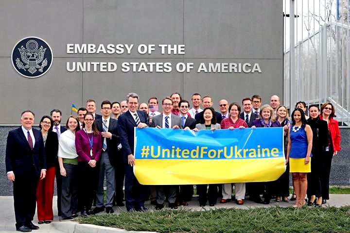 Взрыв посольства США –  провокация Порошенко. Украинцы ищут «след Путина»