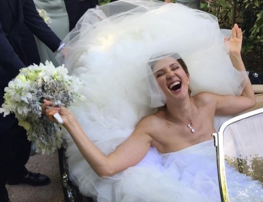 Свадьба олигархов: гады женятся, смеются – а тут не во что обуться!