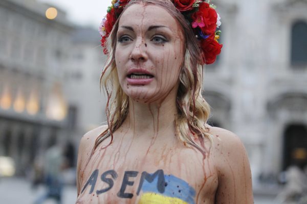 Femen пытались сорвать концерт американского кинорежиссера в Гамбурге