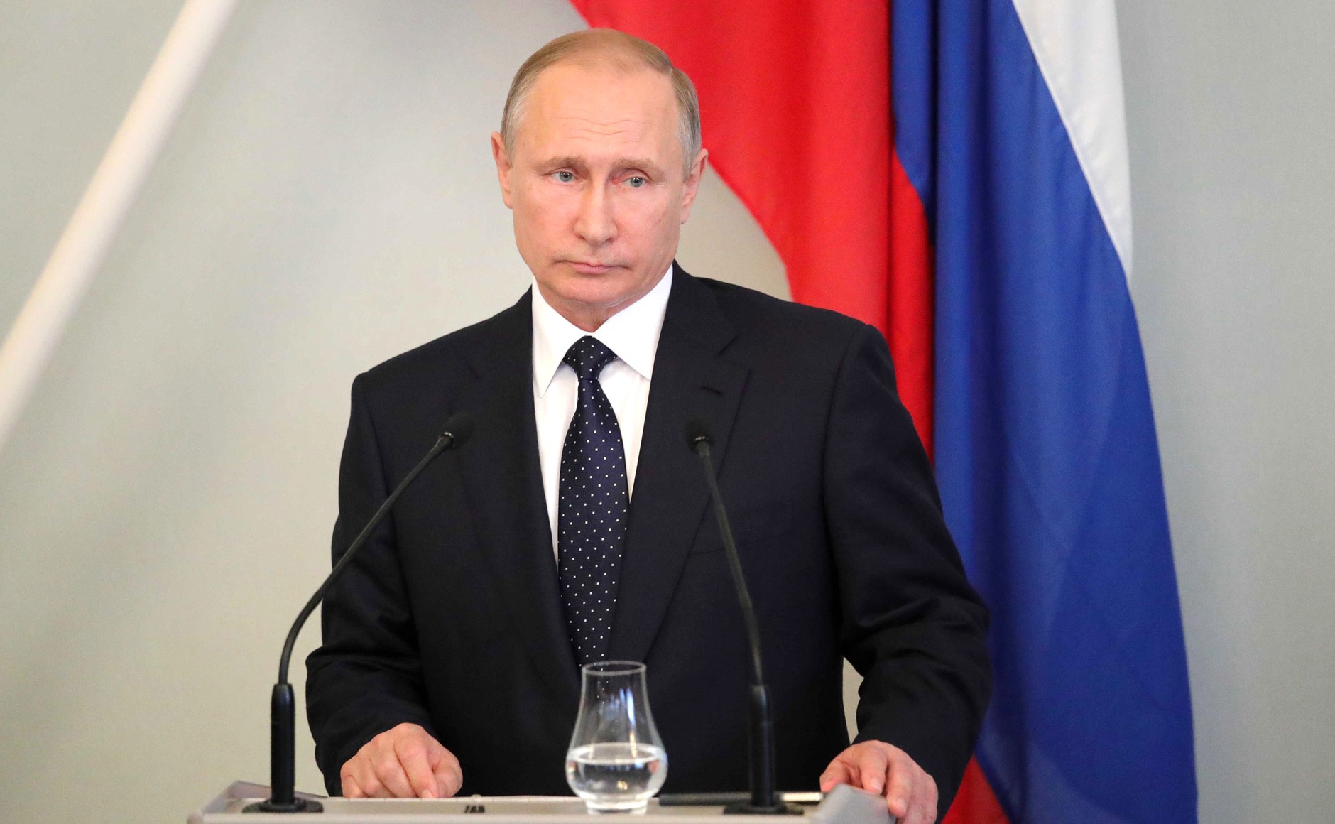 Путин назвал хамством санкции в отношении России