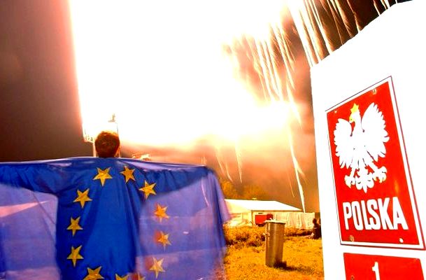 Развал Европы начался: ЕС ввел санкции против Польши