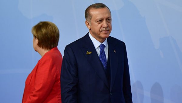 Канцлер против султана: в споре Берлина с Анкарой выигрывает Москва
