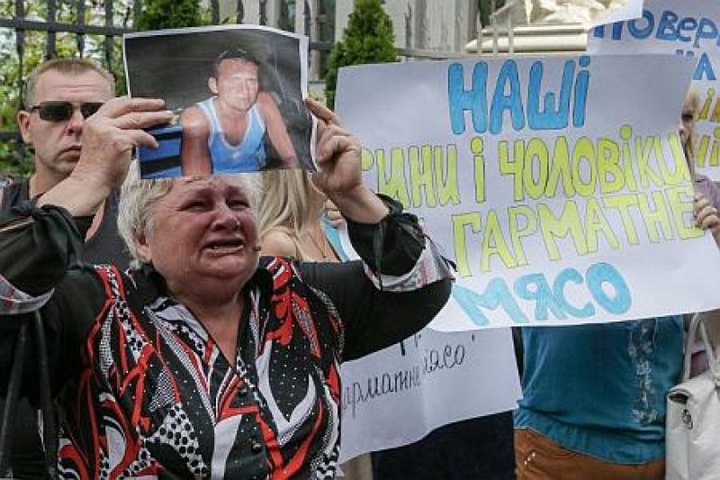 Отчаяние украинских матерей: Плюнули нам в душу, продали имена наших детей