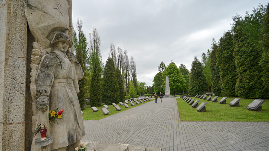 МИД РФ: Москва максимально жестко накажет Польшу за снос советских памятник