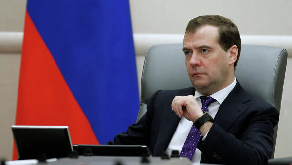 Медведев не ездит в регионы из-за фильма «Он вам не Димон»