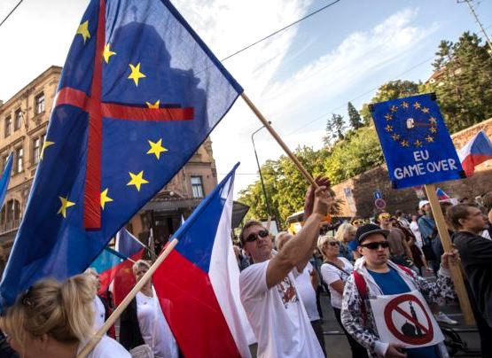 «Крутой маневр»: в ЕС боятся, что «польский вагон» прицепят к «поезду РФ»