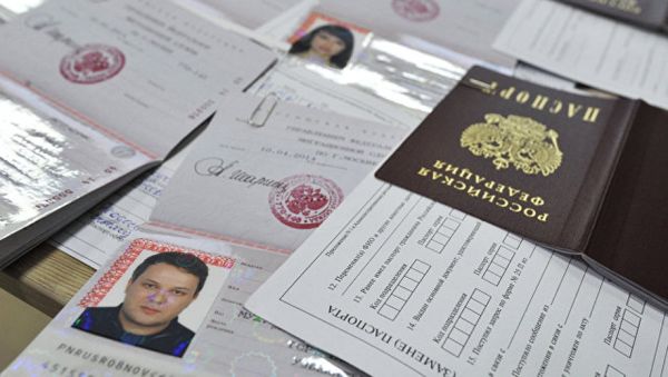 В Киеве никак не разберутся с гражданством: отпускать или не отпускать