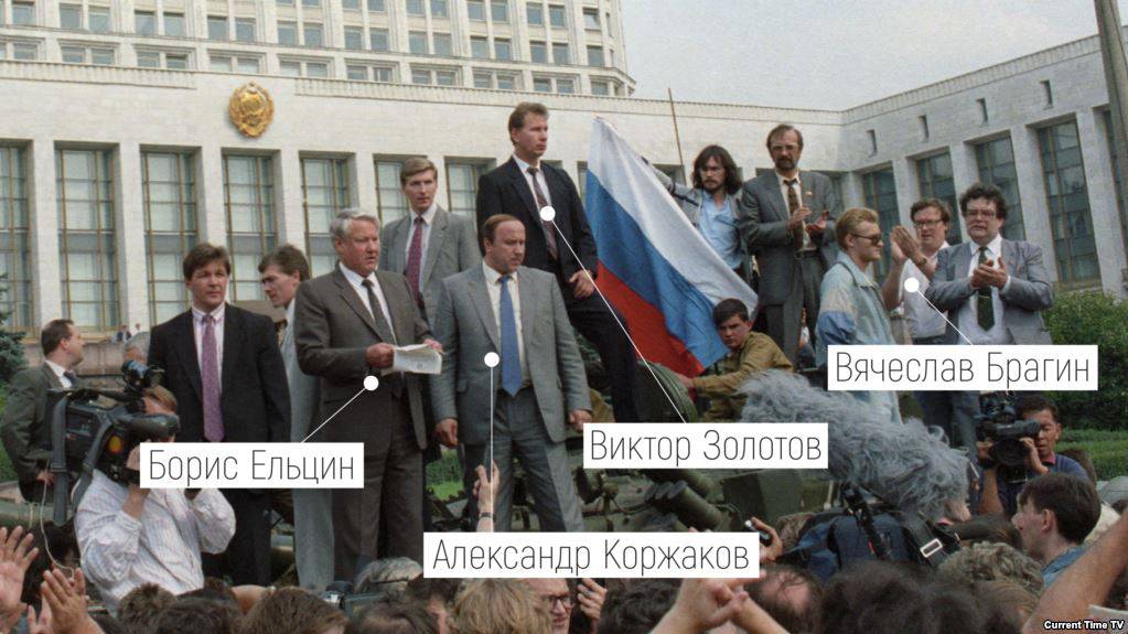 Люди с танка: Кем стали те, кто стоял рядом с Ельциным в августе 1991