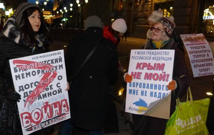 Крымчане высмеяли акцию «юродивых»: Крым был и остается русским!