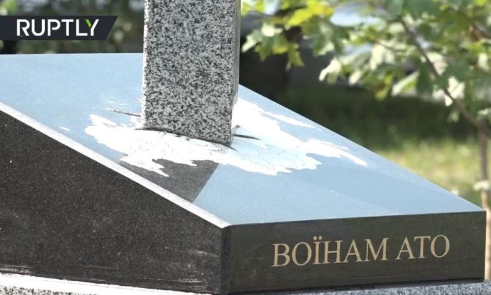 В Украине открыли памятник карателям АТО в виде меча, вонзенного в карту РФ