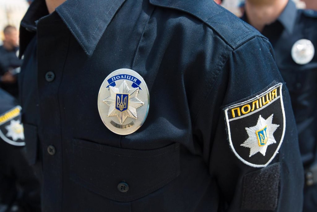 СБУ запрещает украинским полицейским наказывать бандитов по закону